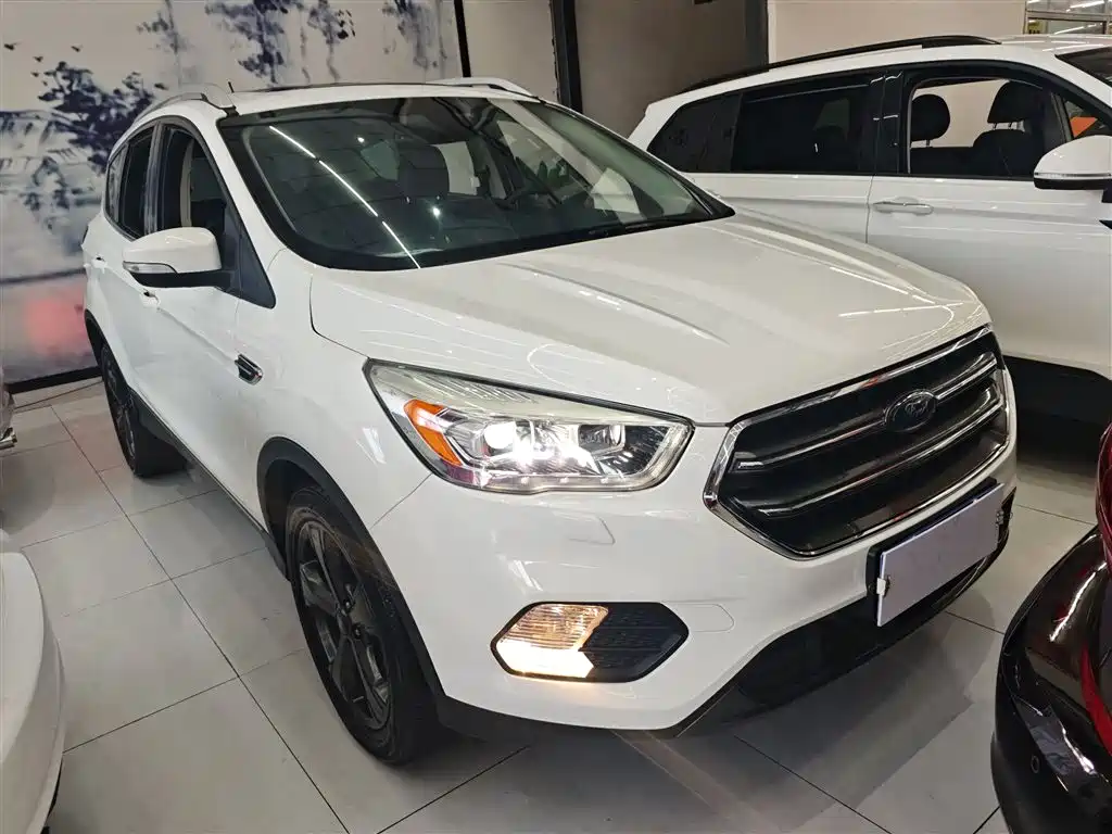 Kuga EcoBoost 180 2 WD Grand Wing CN-VI