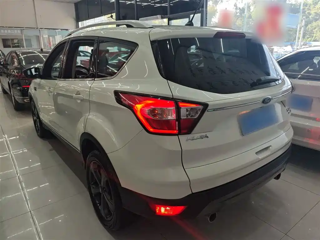 Kuga EcoBoost 180 2 WD Grand Wing CN-VI