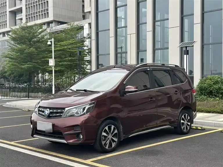 Venucia M50 V 1.6 L XL CVT Luxury