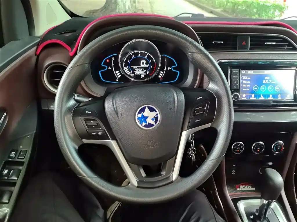 Venucia M50 V 1.6 L XL CVT Luxury