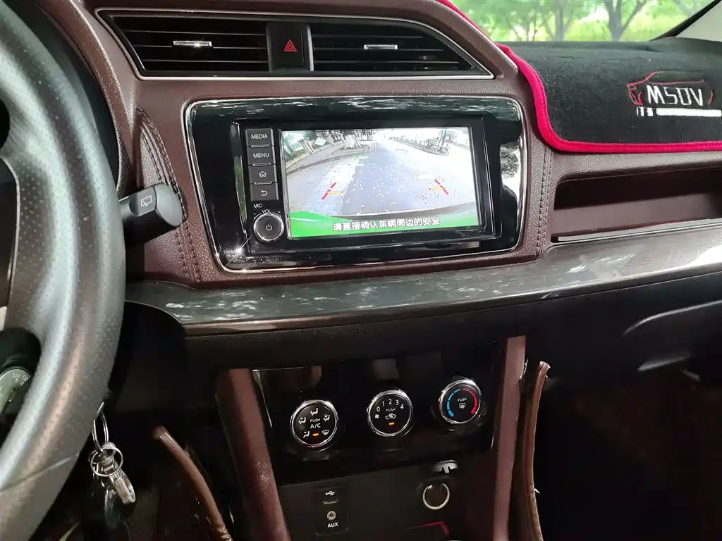 Venucia M50 V 1.6 L XL CVT Luxury