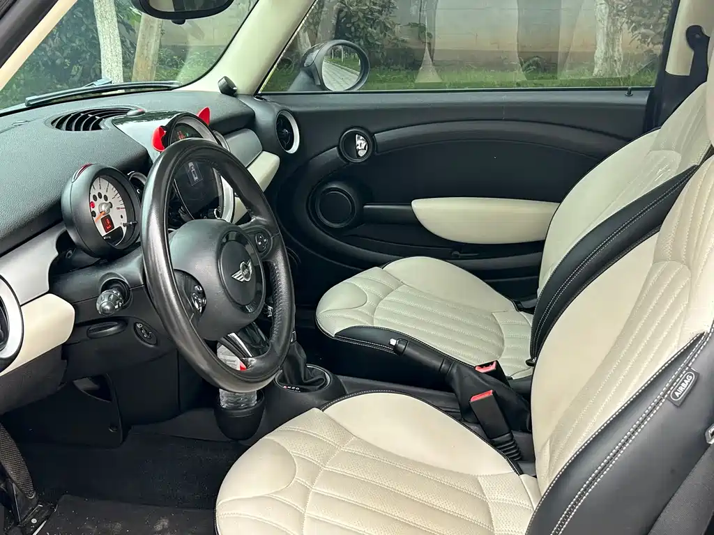 MINI CLUBMAN 1.6 L ONE