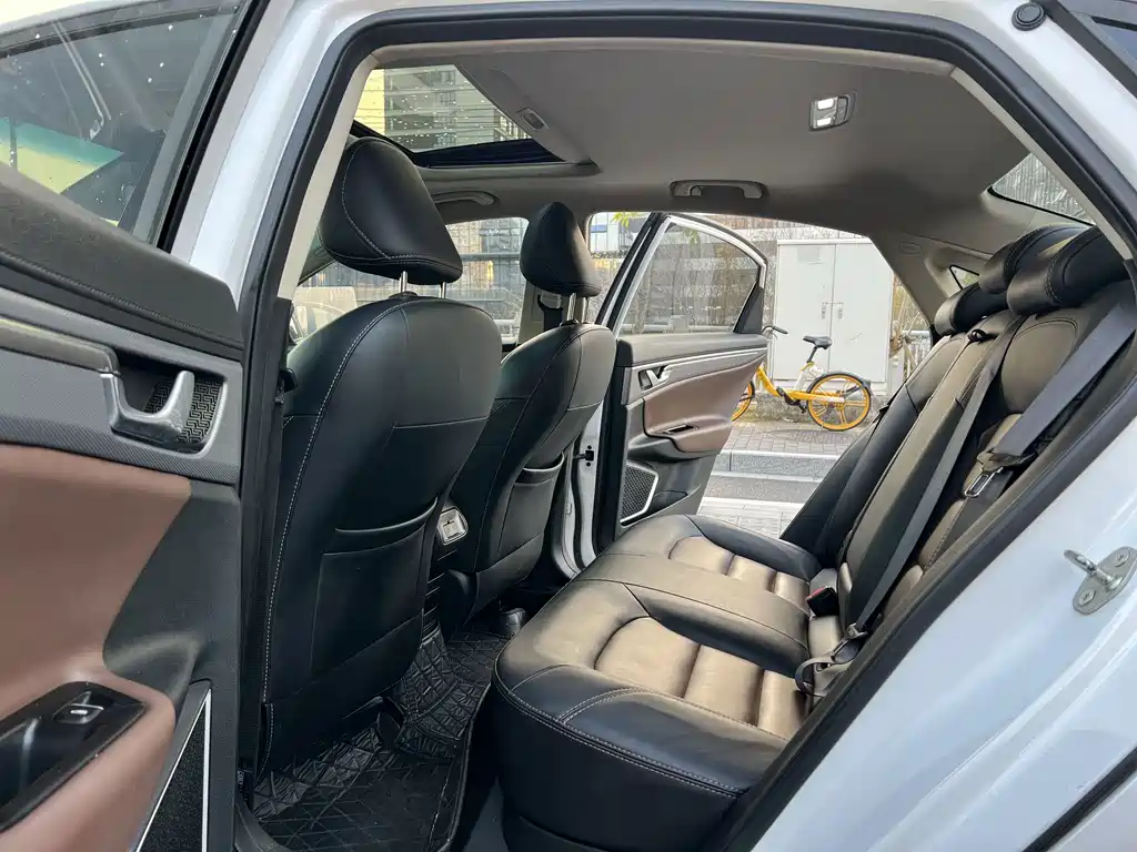 Emgrand GL 1.4 T CVT Distinguished Smart Enjoyment