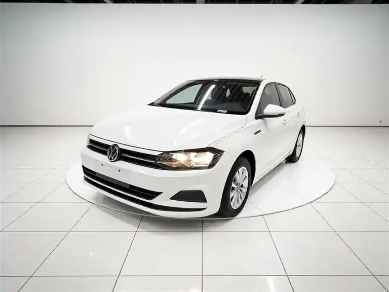 Volkswagen Polo Plus 1.5 L Auto Colorful Tech