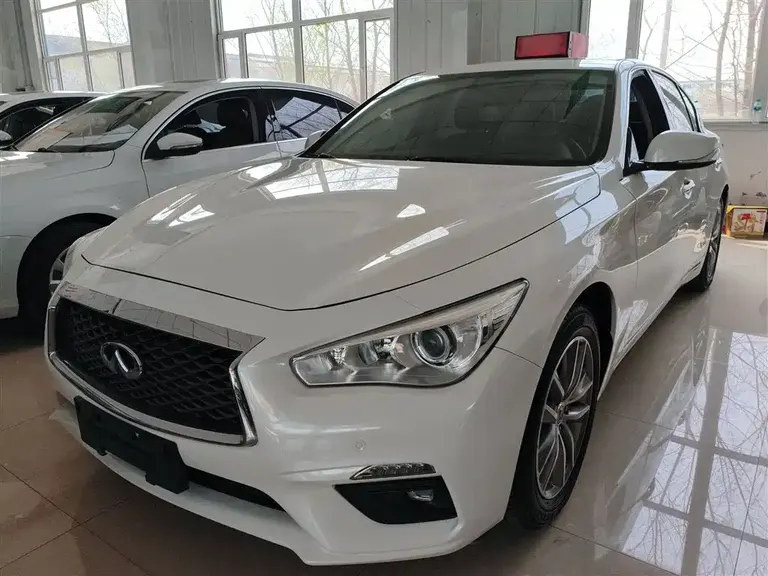 Infiniti Q50 L 2.0 T Comfort CN-VI