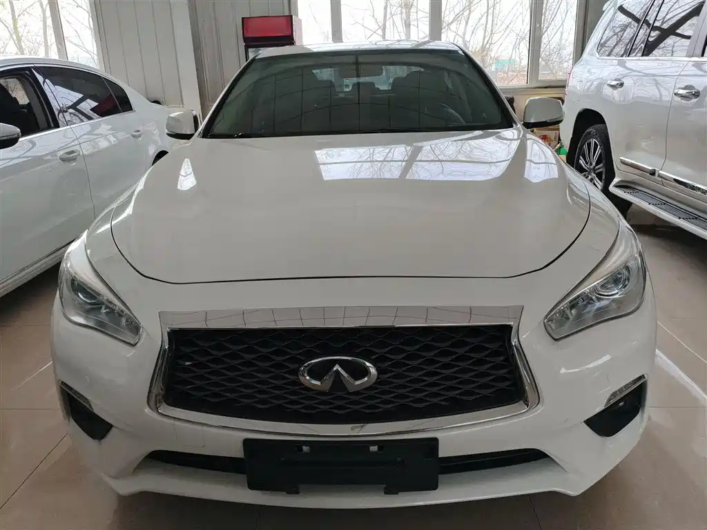 Infiniti Q50 L 2.0 T Comfort CN-VI