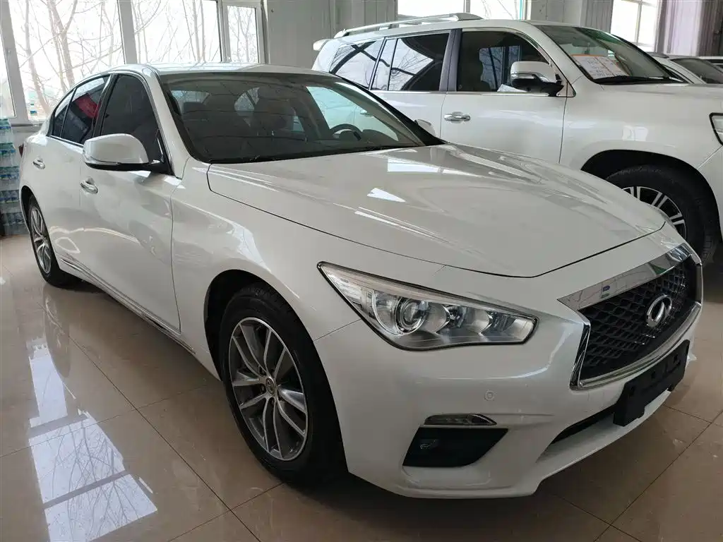 Infiniti Q50 L 2.0 T Comfort CN-VI
