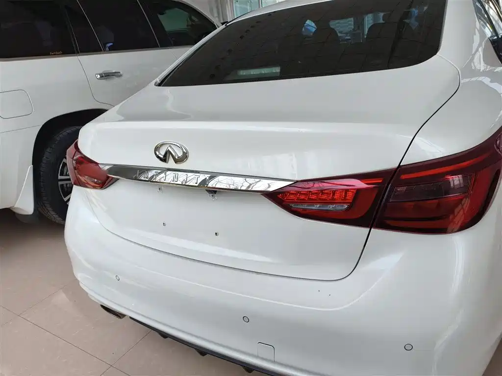Infiniti Q50 L 2.0 T Comfort CN-VI