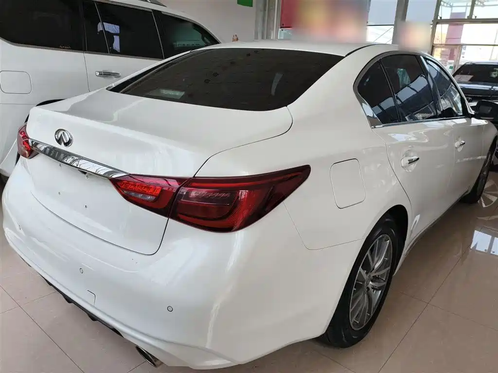 Infiniti Q50 L 2.0 T Comfort CN-VI