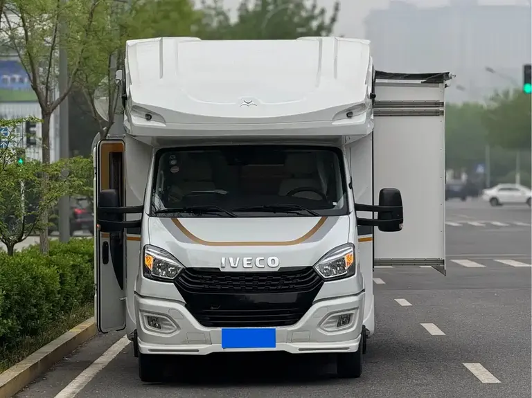 IVECO Daily 依维柯欧胜隆翠6号双拓展房车 2025款 3.0 L 自动