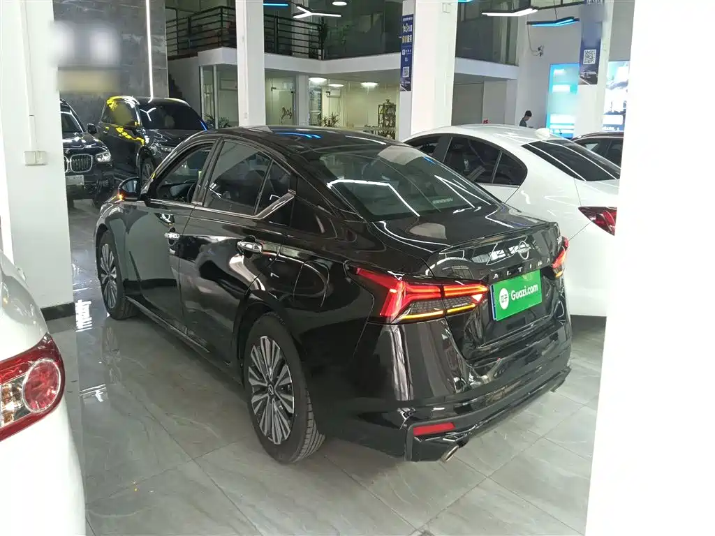 Teana 2.0 L XL-TLS Joy
