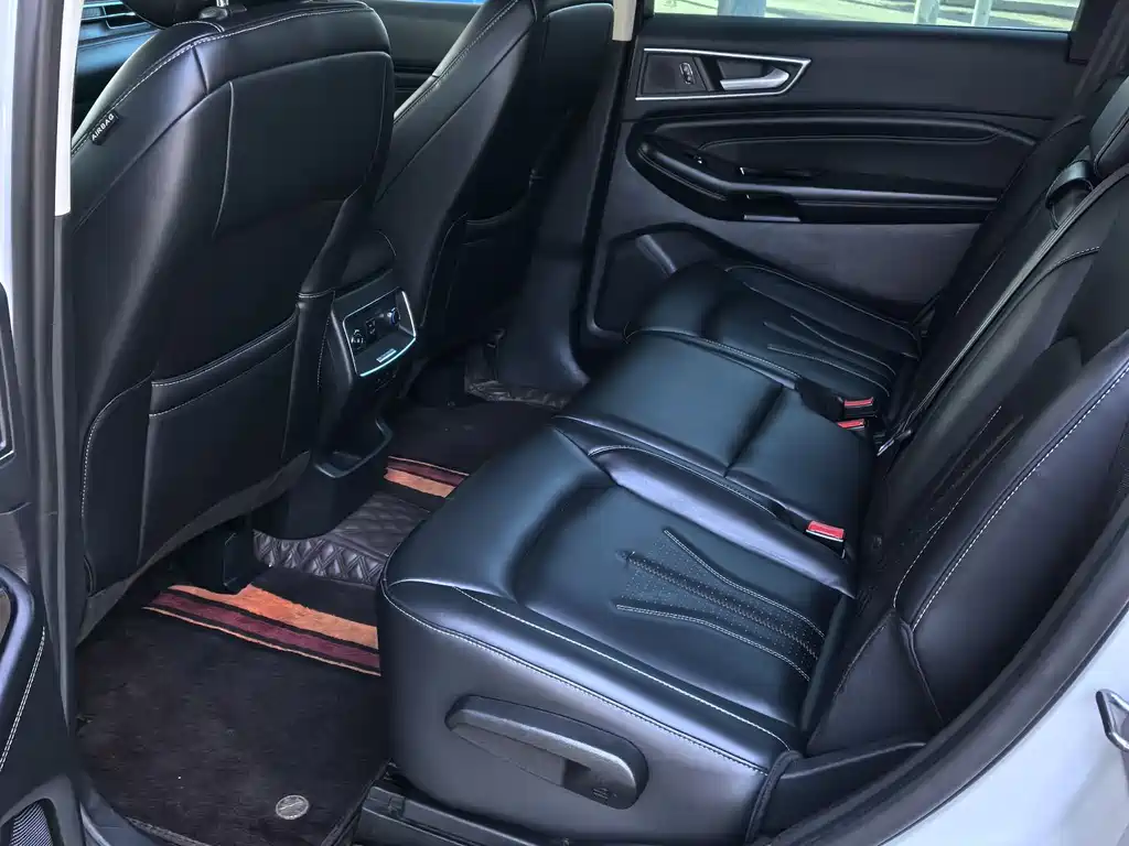 Edge PLUS EcoBoost 245 2 WD Grand Sharp 7-seat