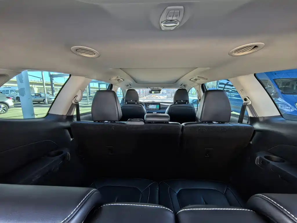 Edge PLUS EcoBoost 245 2 WD Grand Sharp 7-seat
