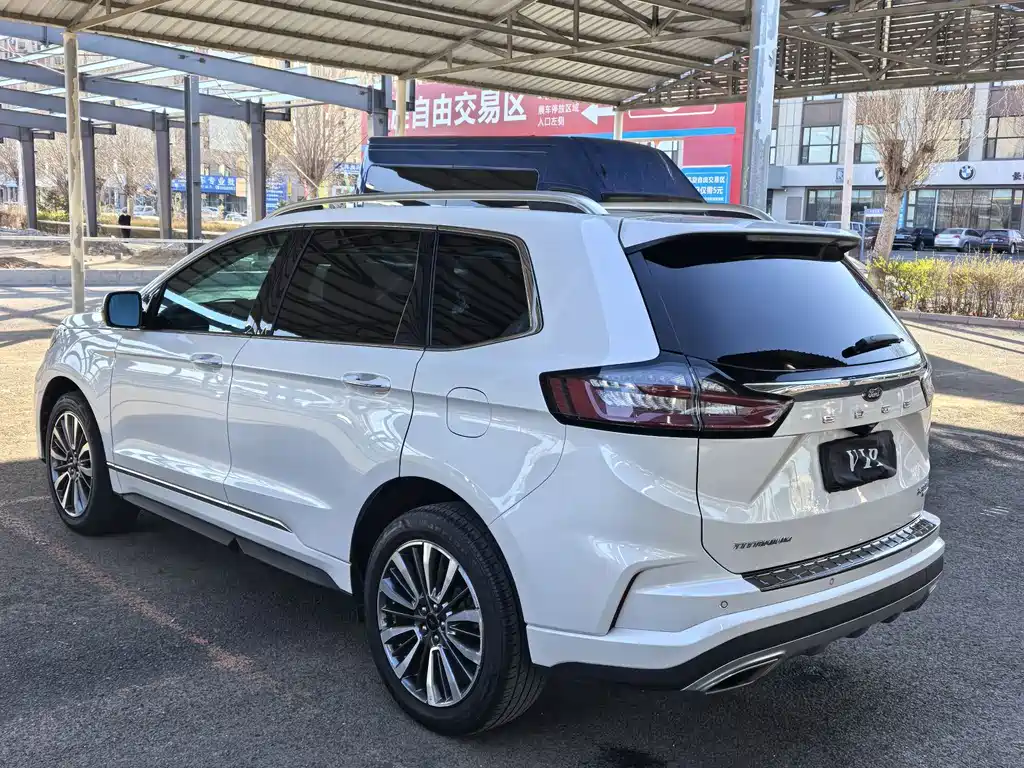 Edge PLUS EcoBoost 245 2 WD Grand Sharp 7-seat