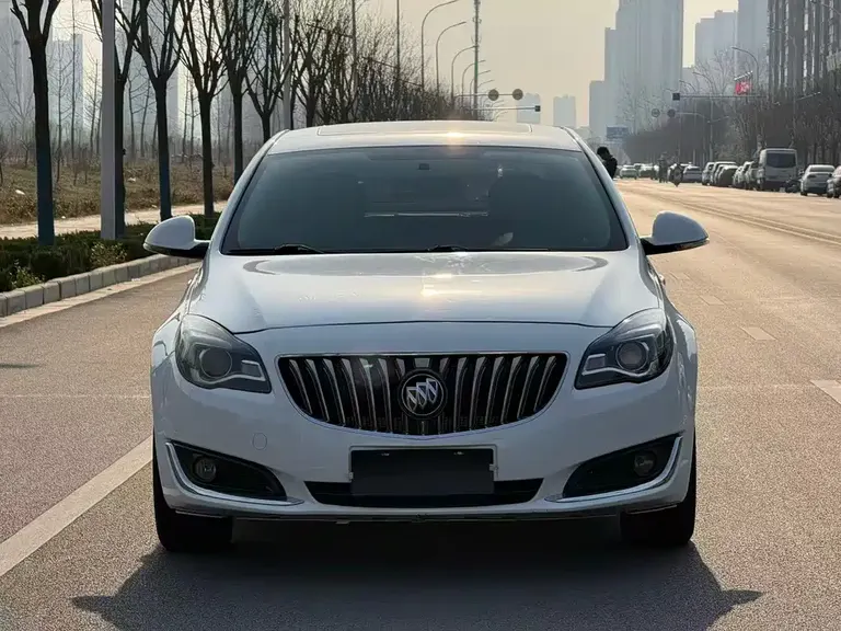 Buick Regal 2.0 L Leading Fashion