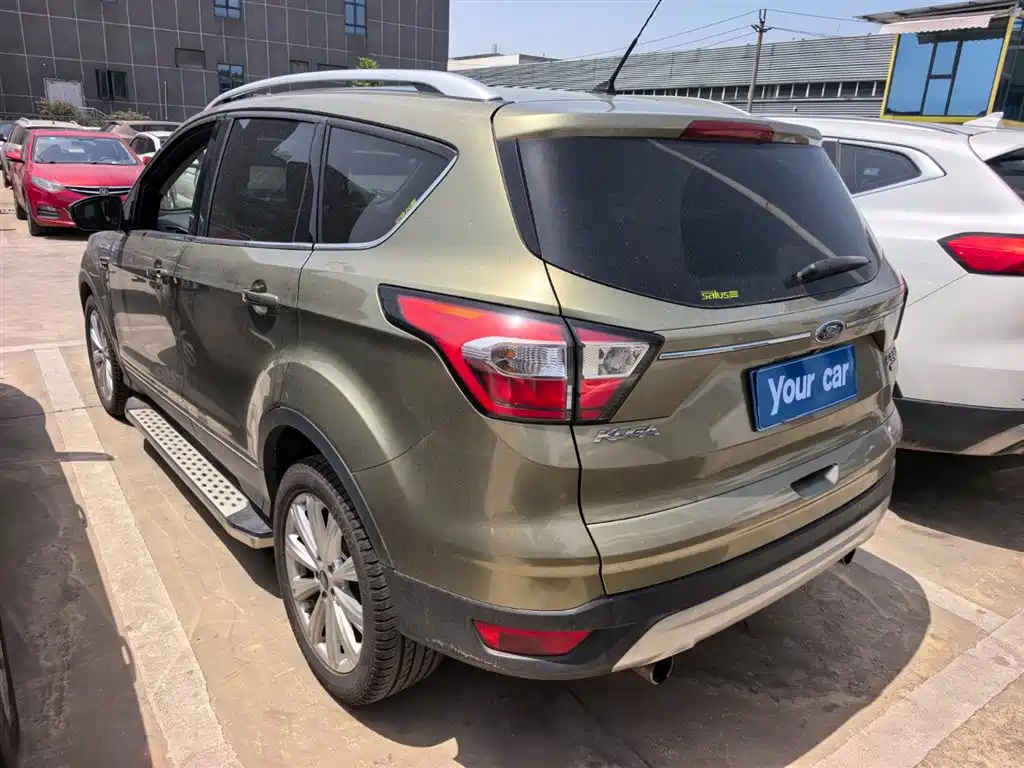 Kuga EcoBoost 180 2 WD Grand Wing