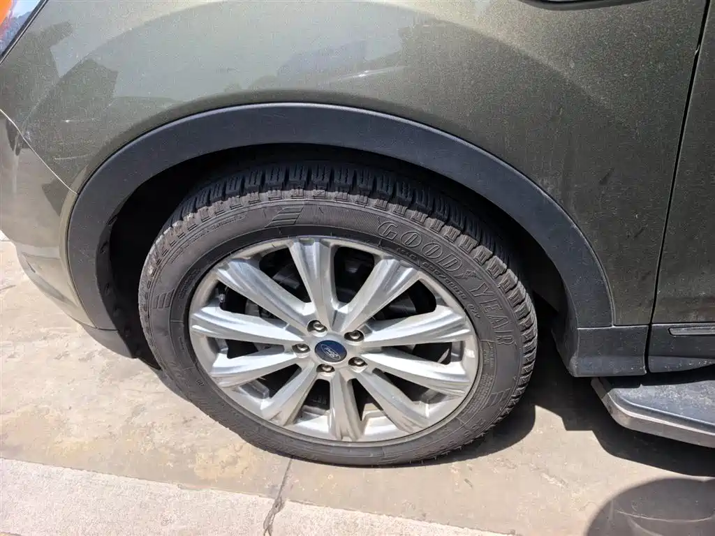 Kuga EcoBoost 180 2 WD Grand Wing