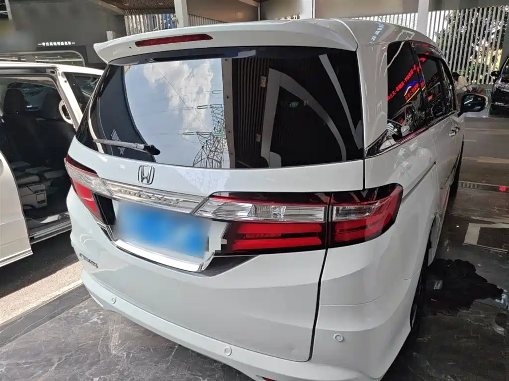 Odyssey Facelift 2.4 L Supreme