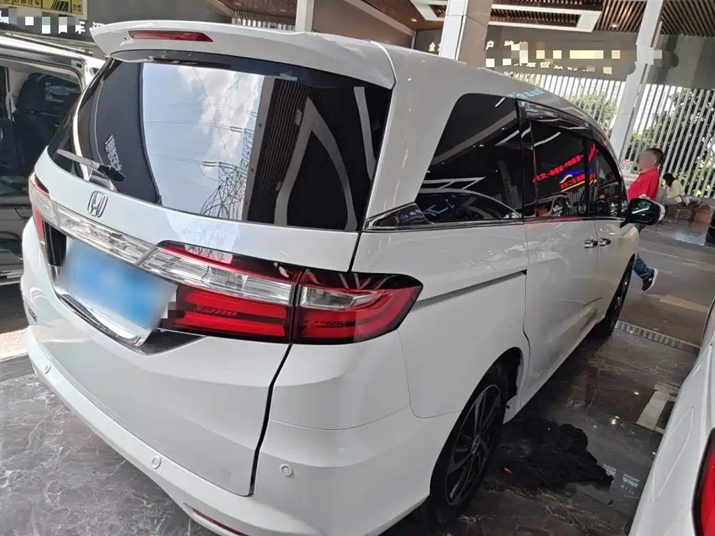 Odyssey Facelift 2.4 L Supreme