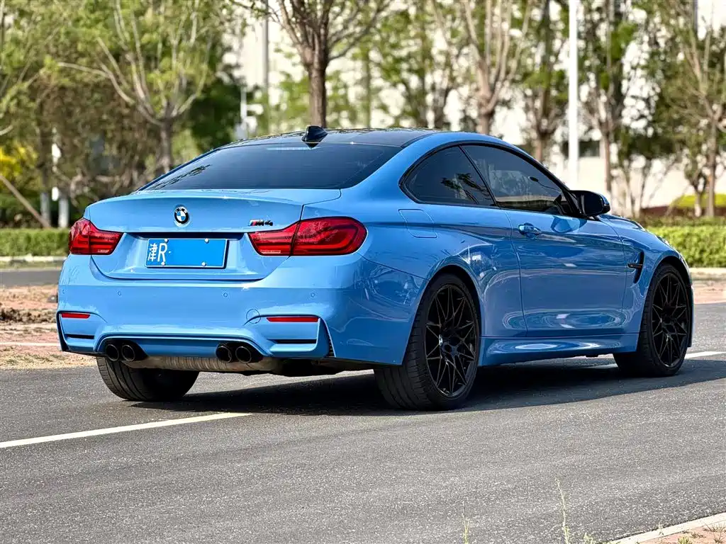 BMW M4 M4 2-door Coupe Racing