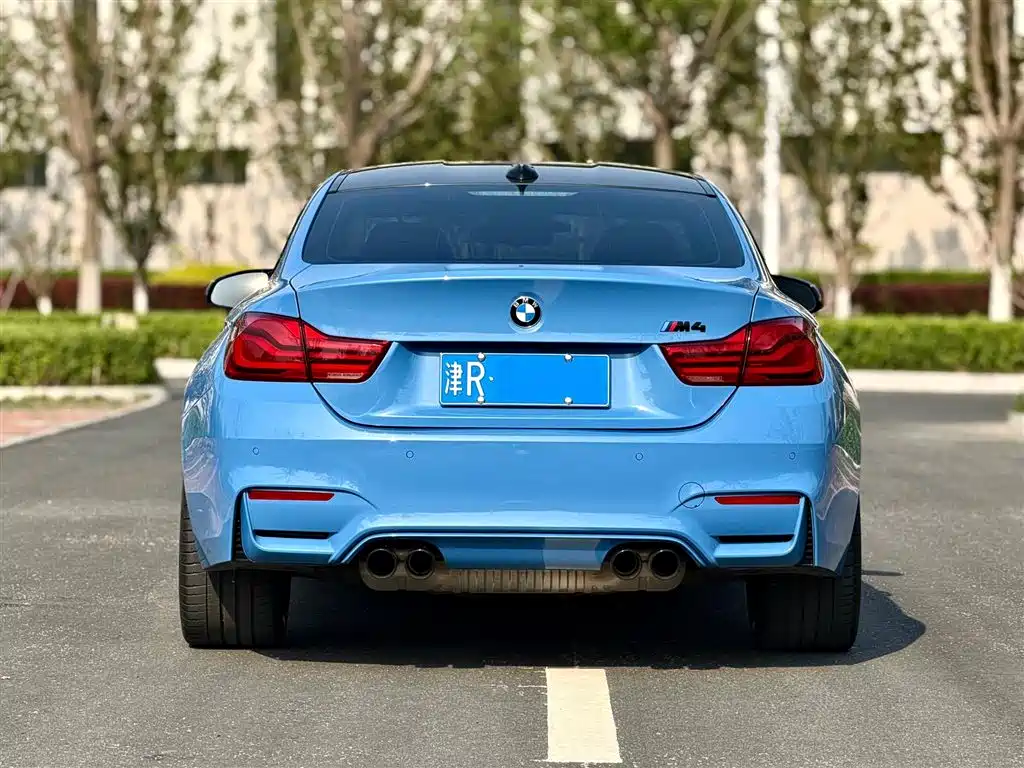 BMW M4 M4 2-door Coupe Racing