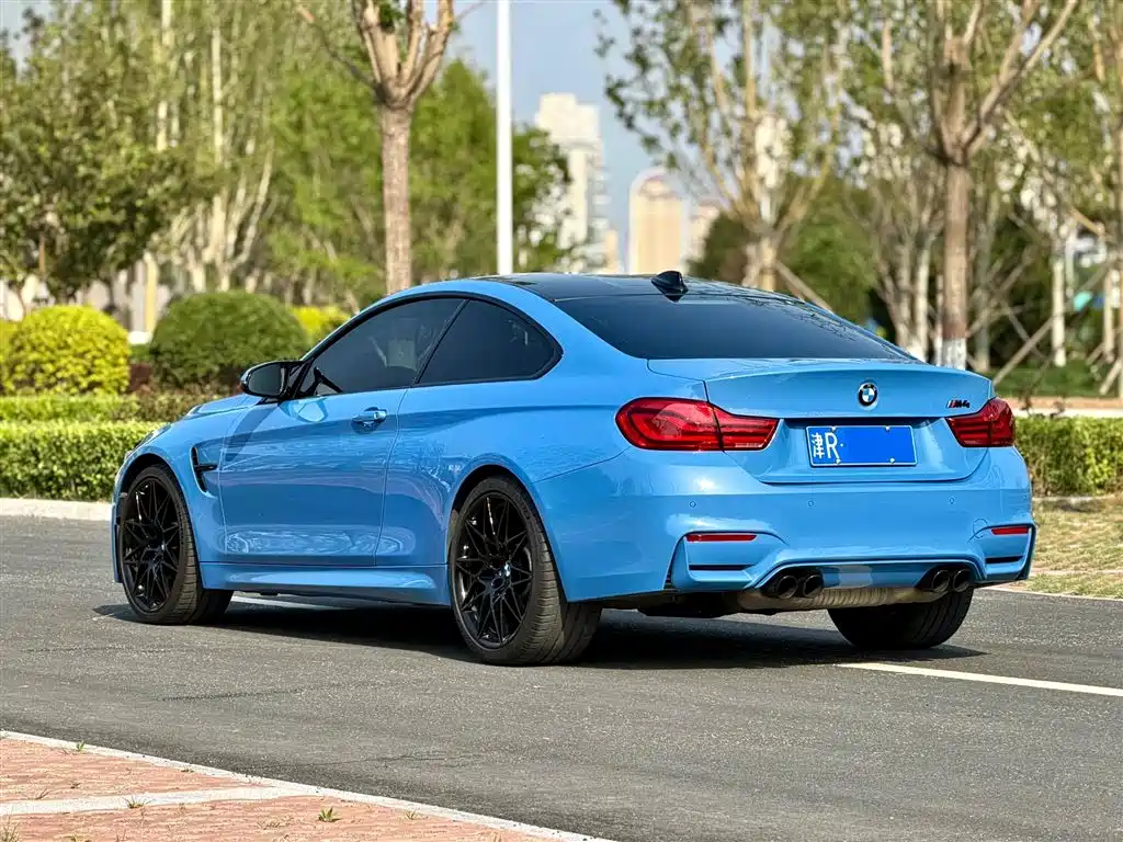 BMW M4 M4 2-door Coupe Racing