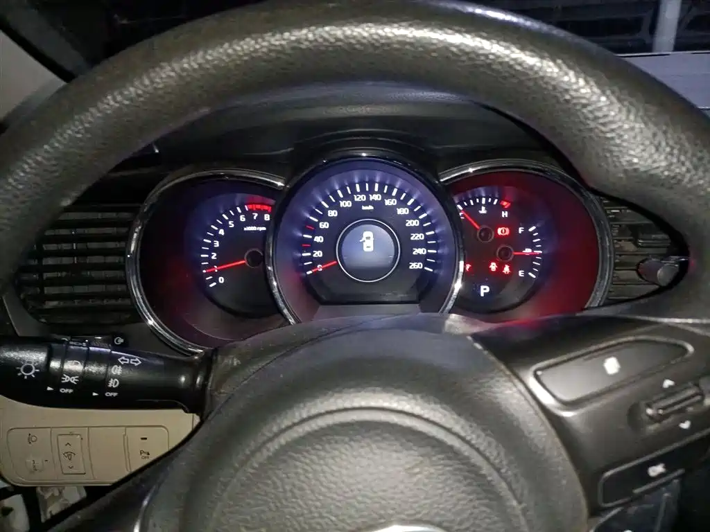 Kia K5 起亚K5 2014款 2.0 L 自动GL