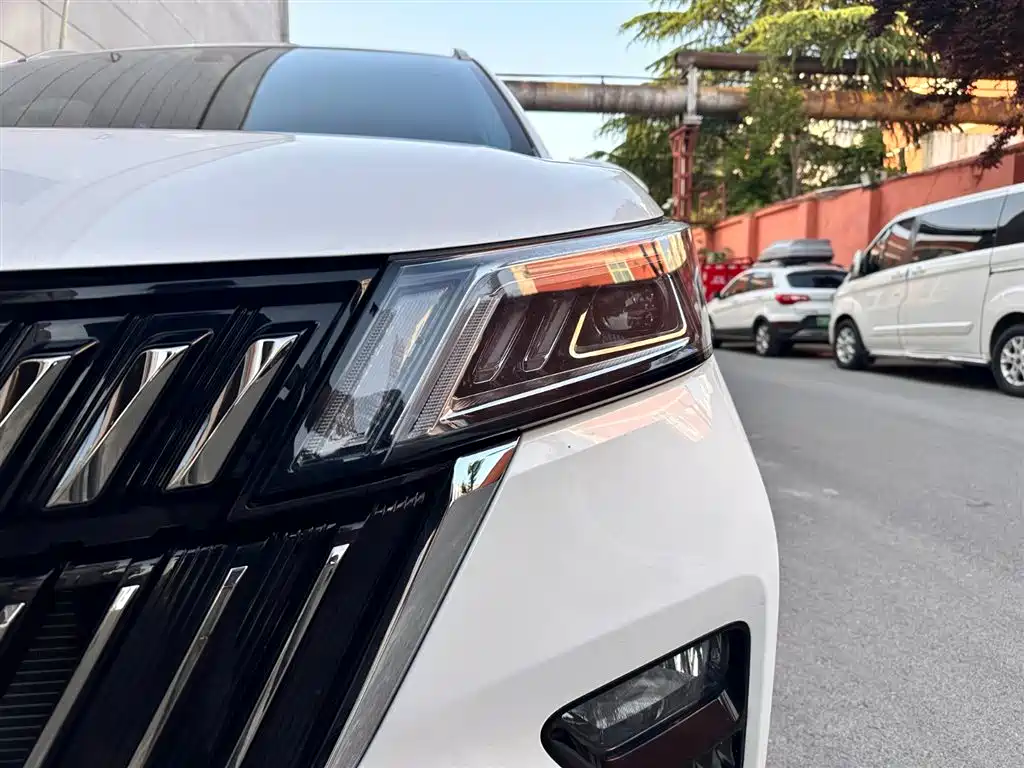 Wuling Jiachen 1.5 T CVT Premium Flagship