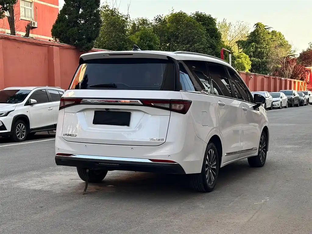 Wuling Jiachen 1.5 T CVT Premium Flagship