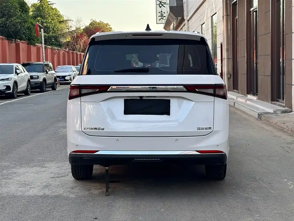 Wuling Jiachen 1.5 T CVT Premium Flagship