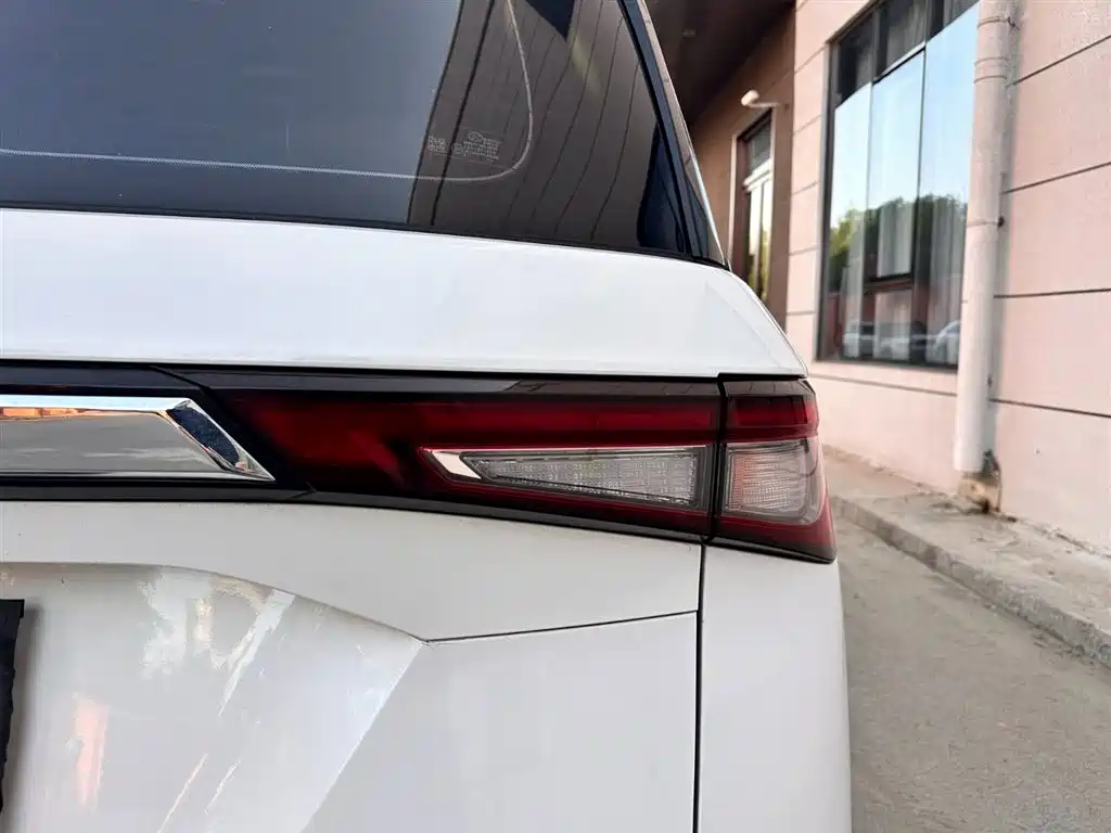 Wuling Jiachen 1.5 T CVT Premium Flagship