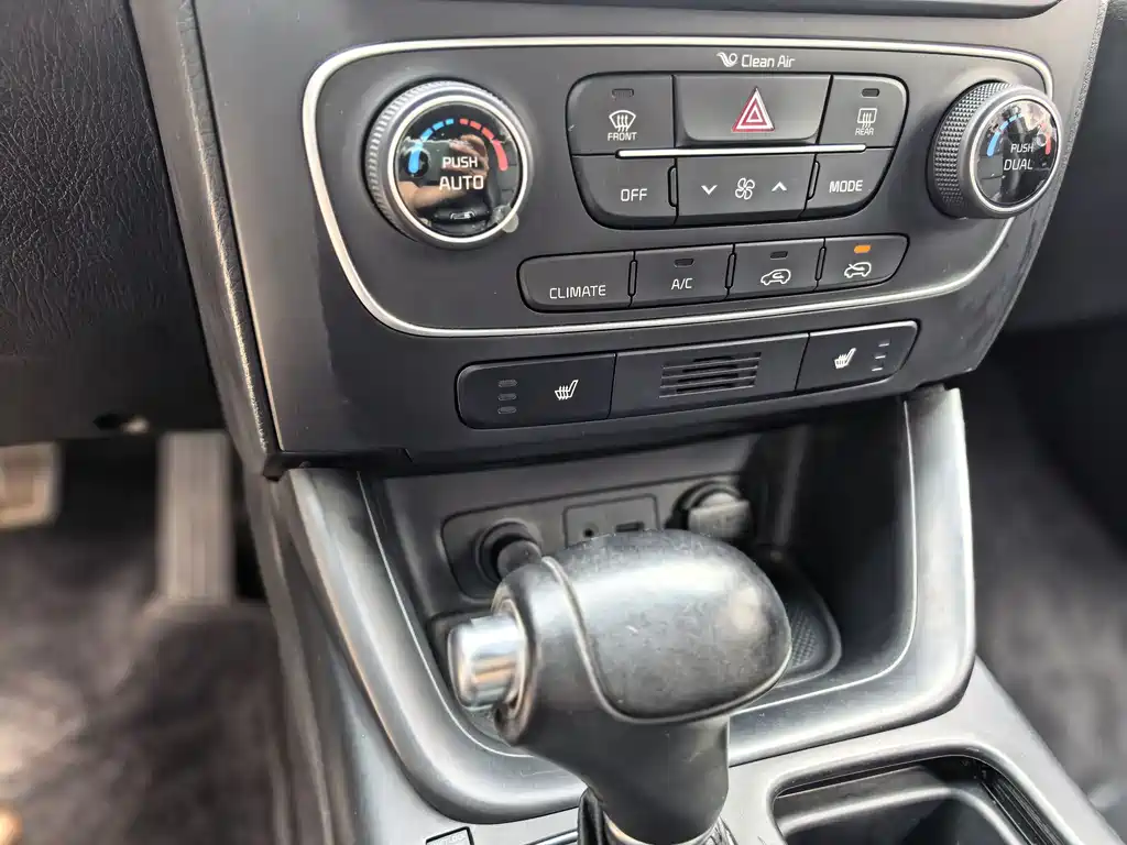 Sorento 索兰托 2013款 2.2 T 5座柴油豪华版