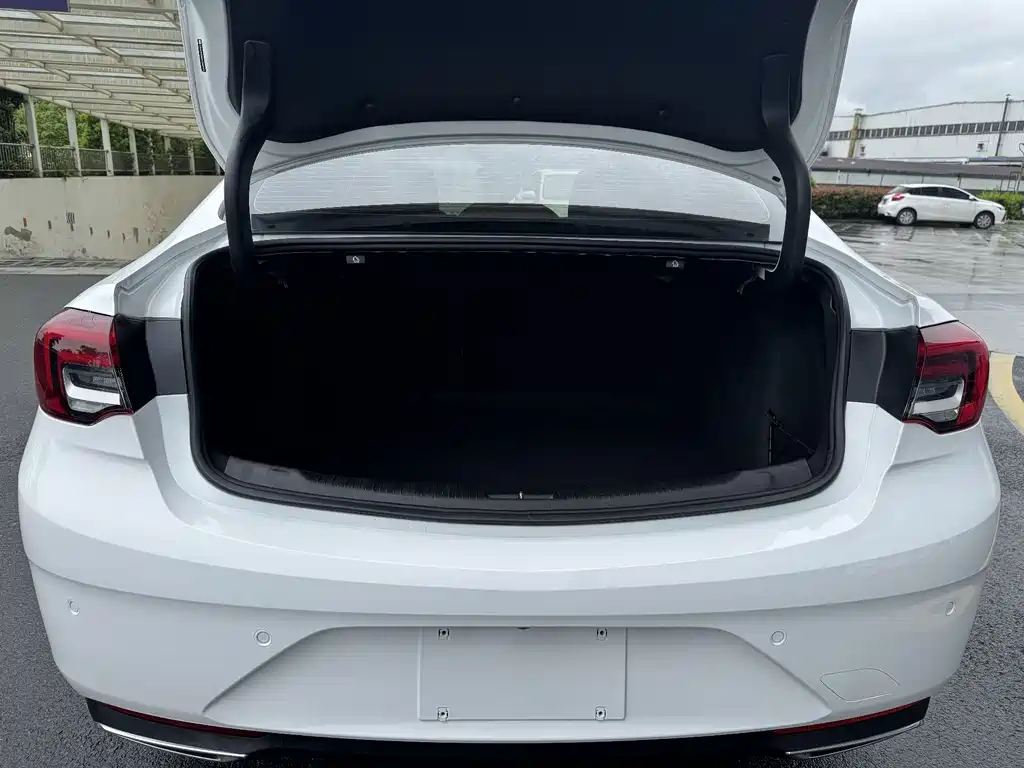 Regal 552 T Luxury