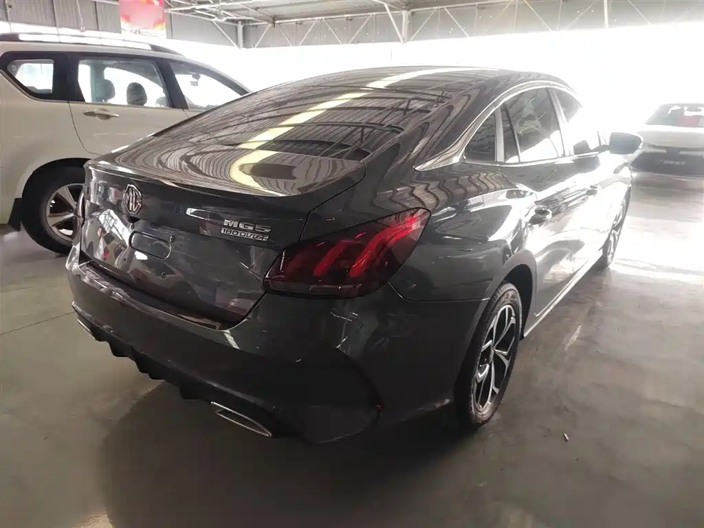 MG5 180 DVVT CVT Youth Flagship