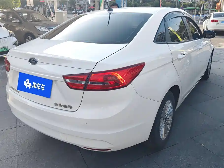 Escort Facelift 1.5 L Auto Comfort