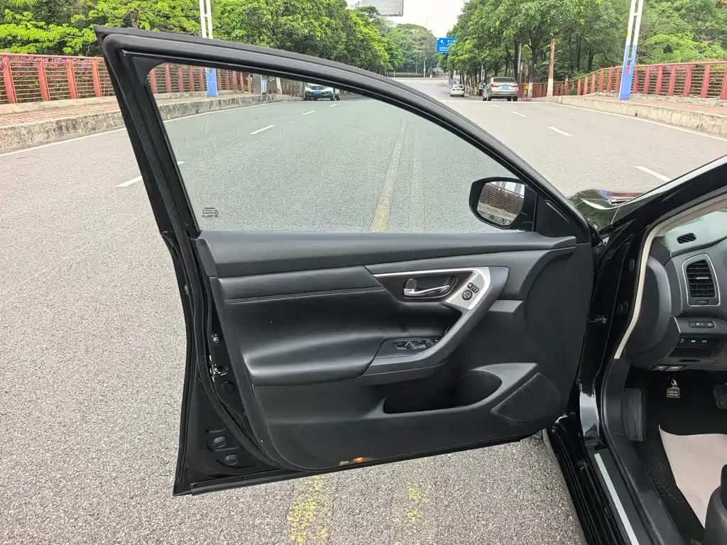 Teana 2.5 L XL Leading