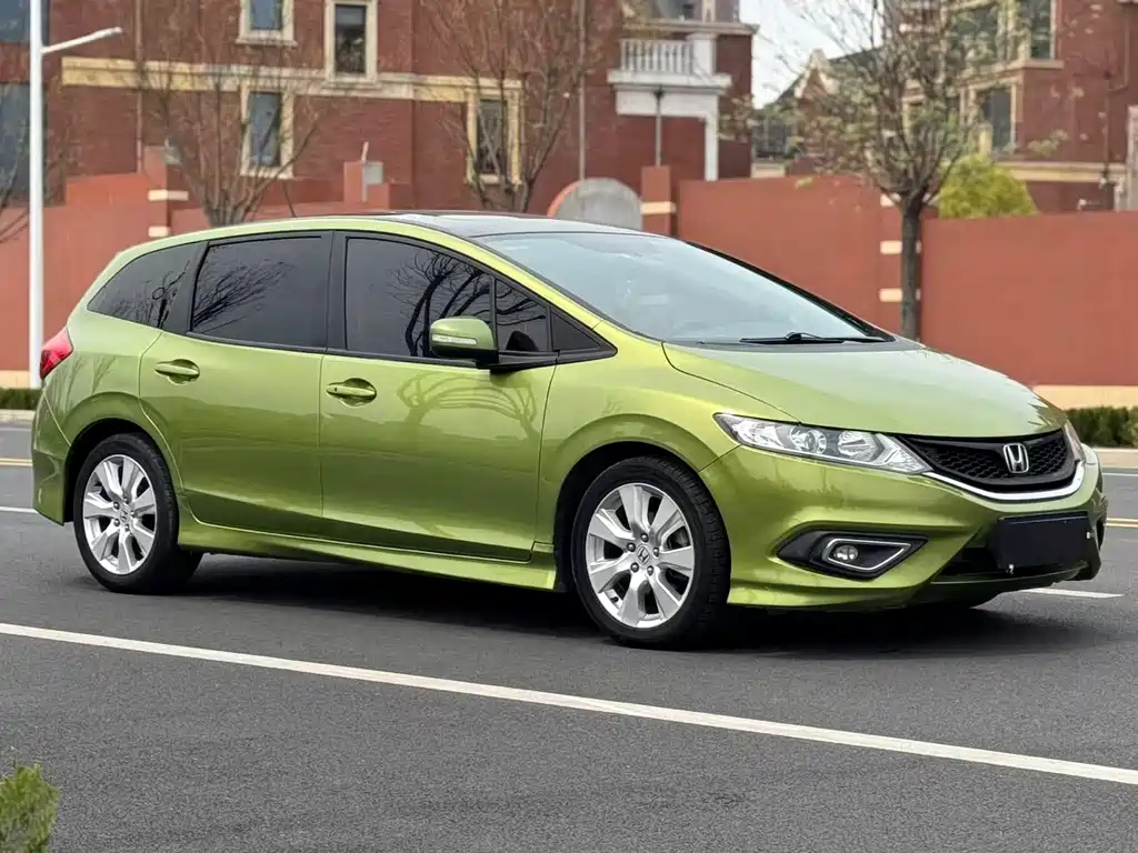 Jade 1.8 L Auto Comfort Elite 5-seat