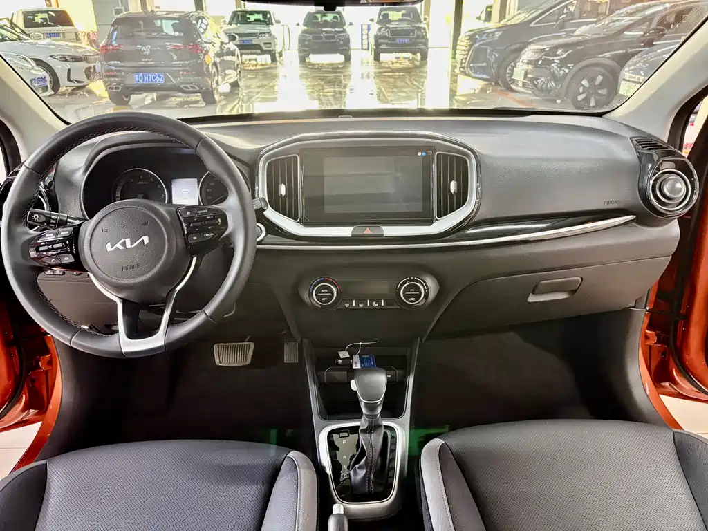 Stonic 1.4 L CVT Sunroof