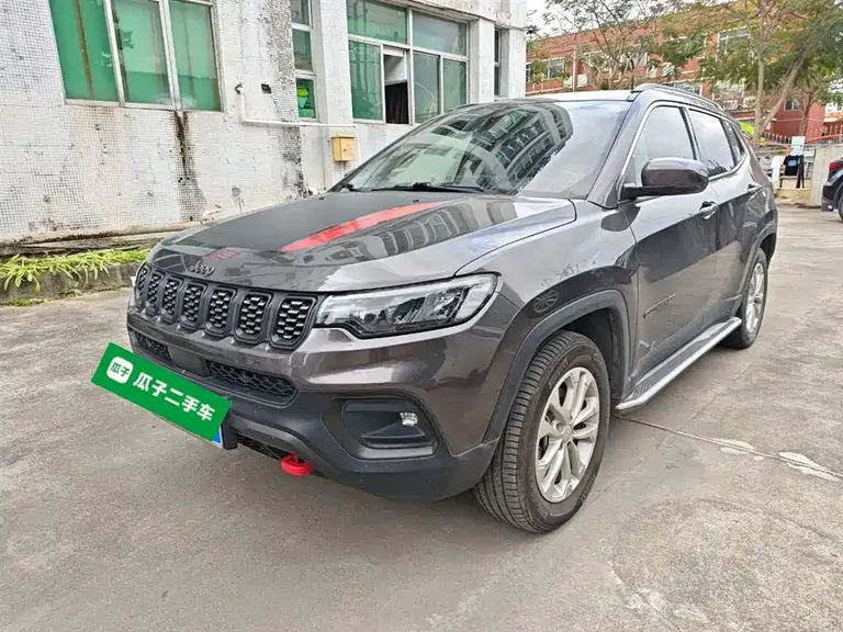 Jeep Compass 220 T Auto Leading