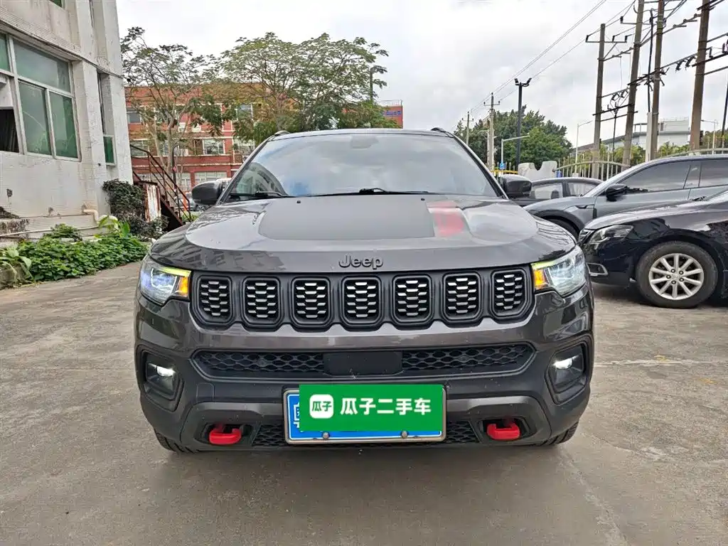 Compass 220 T Auto Leading