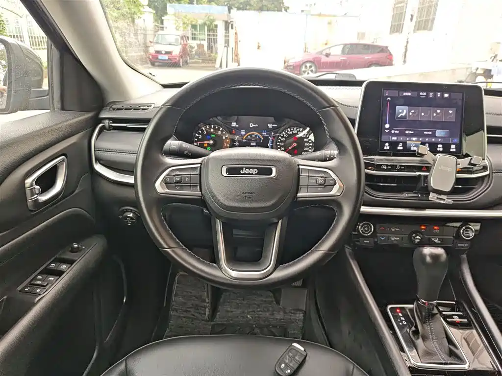 Compass 220 T Auto Leading