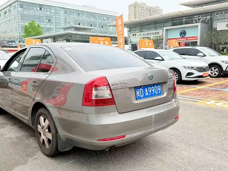 Octavia 1.6 L Auto Yijie
