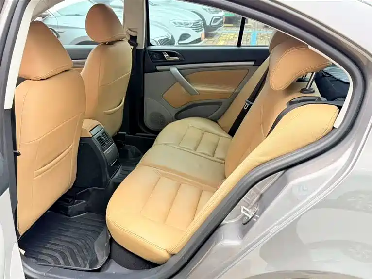 Octavia 1.6 L Auto Yijie
