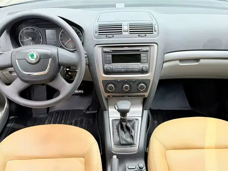 Octavia 1.6 L Auto Yijie