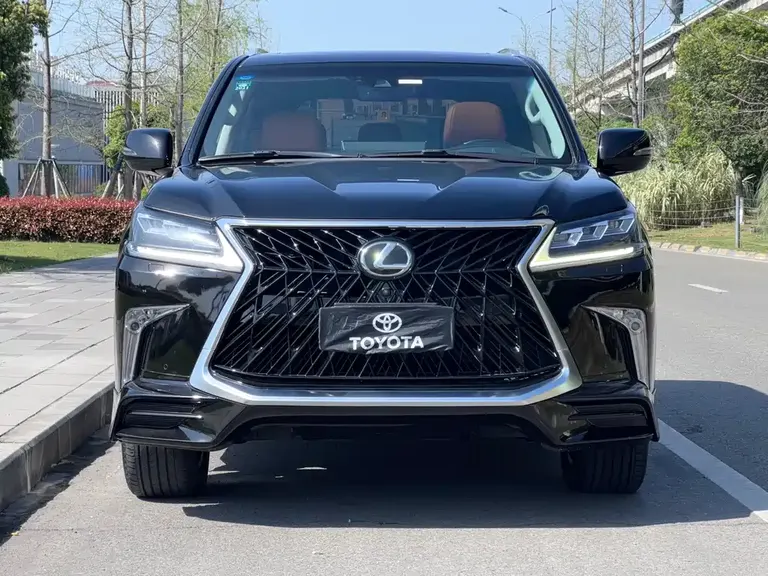 Lexus LX 570 Distinguished Luxury