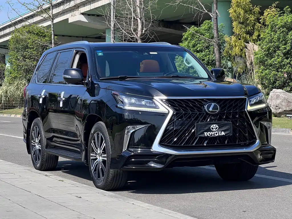 Lexus LX 570 Distinguished Luxury