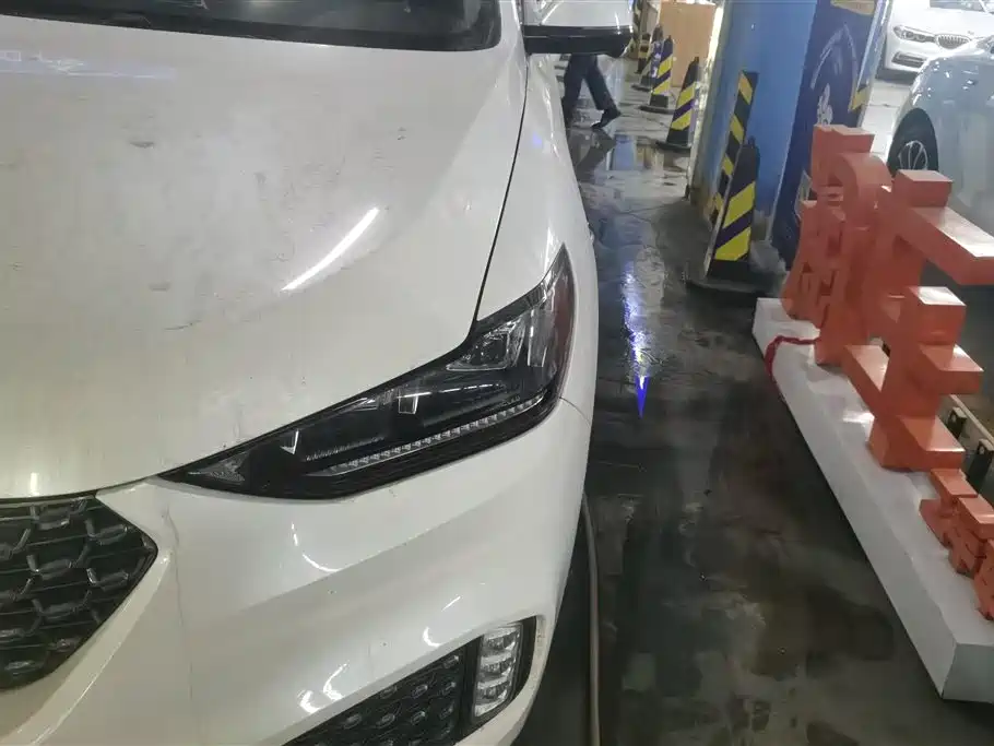 WEY VV6 2.0 T 2 WD Smart Guard +