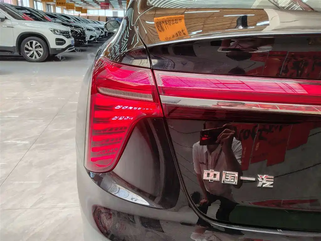 Hongqi H5 1.5 T DCT Flagship Charm
