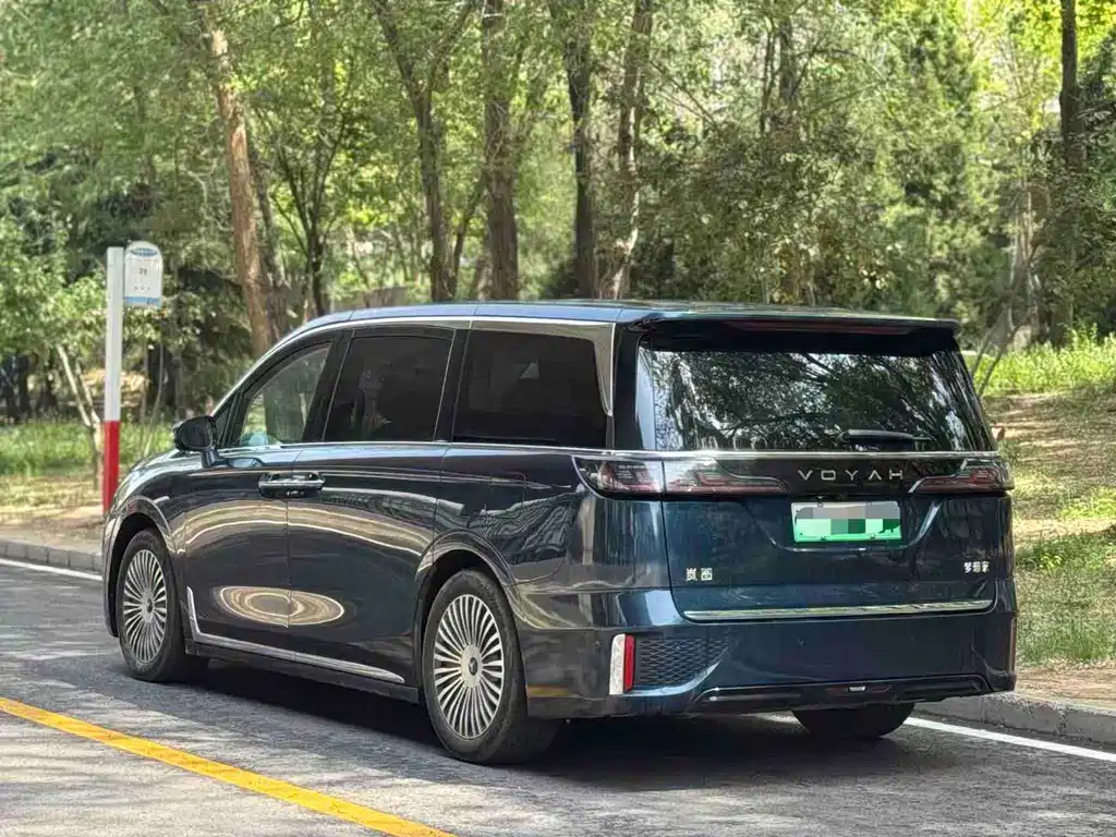 Voyah Dreamer PHEV 4 WD Flagship Kunpeng
