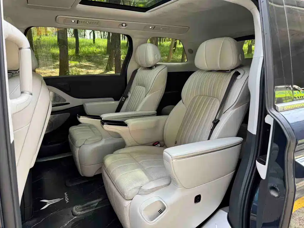Voyah Dreamer PHEV 4 WD Flagship Kunpeng